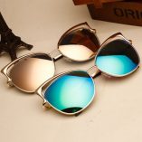 cat-eyes-sunglasses-gold-frame-blue-pink