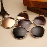 cat-eyes-sunglasses-gold-frame-luxury-brand
