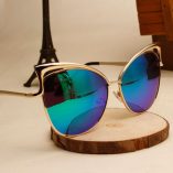 cat-eyes-sunglasses-gold-frame-side-view